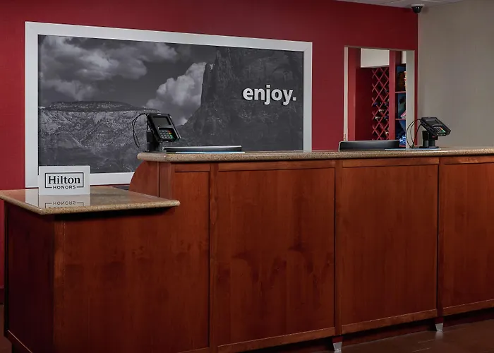 Hampton & Phoenix-surprise Hotel 3*